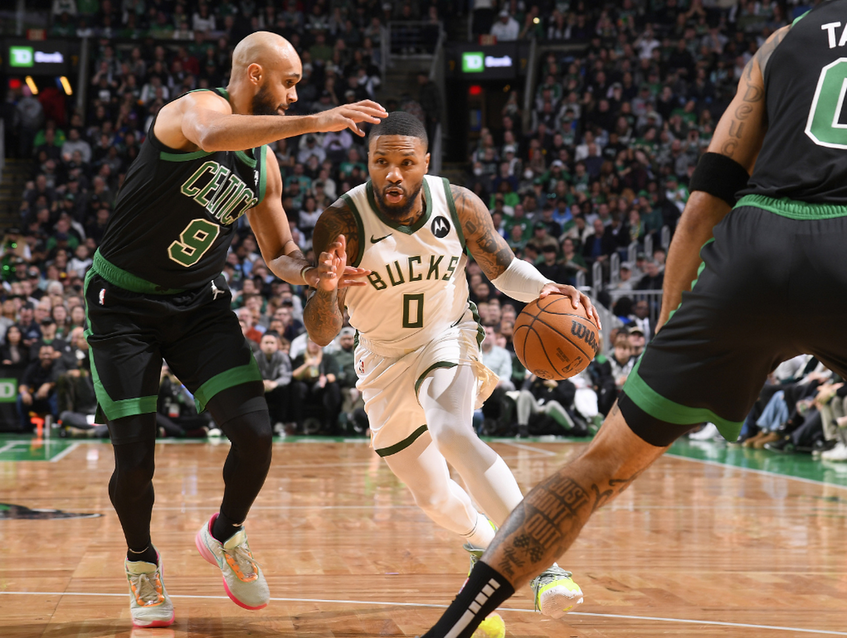 ag体育公司_凯尔特人NBA战胜密尔沃基雄鹿杰伦布朗突破建功(最终,凯尔特人以11294击败雄鹿,锁定东部第一)